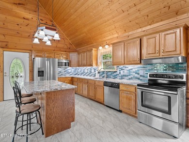 Beautiful Three Bedroom three and a half bath Lakeview and Lake - photo 29