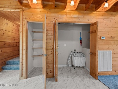 Beautiful Three Bedroom three and a half bath Lakeview and Lake - photo 32