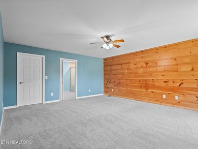 Beautiful Three Bedroom three and a half bath Lakeview and Lake - photo 39