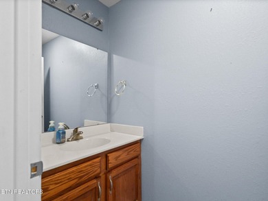 Beautiful Three Bedroom three and a half bath Lakeview and Lake - photo 45