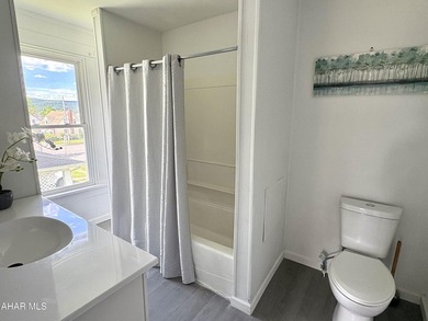 Welcome to this spacious and inviting home located on a quiet - photo 7