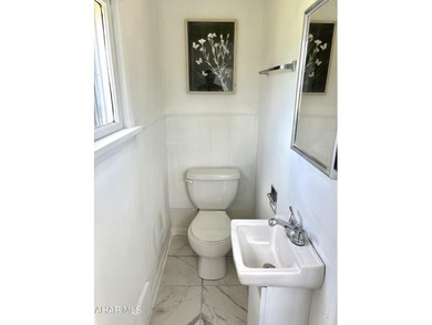 Welcome to this spacious and inviting home located on a quiet - photo 8