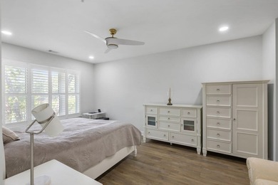 This completely renovated 3-bedroom, 3-bath, corner-unit - photo 15