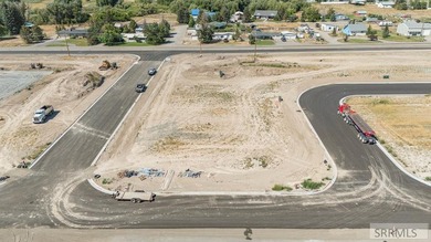 Next to Alliance Title and Fall River Family Medical! Build your - photo 7