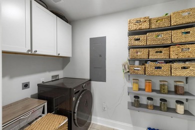 This completely renovated 3-bedroom, 3-bath, corner-unit - photo 22