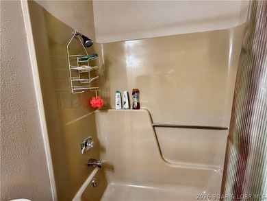 Enjoy lake living at its best in this well-maintained 2-bedroom - photo 27