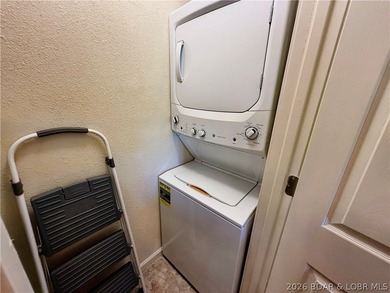 Enjoy lake living at its best in this well-maintained 2-bedroom - photo 31