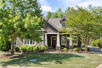 Charming single-story cottage located in the highly desirable - photo 1