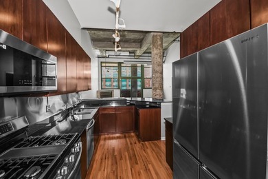 Rarely available 2-bedroom, 2-bathroom brick-and-concrete loft - photo 8