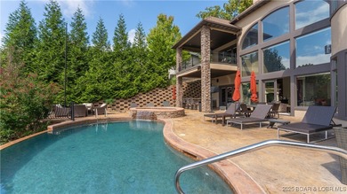 In The Villages at Shawnee Bend, this Lakefront estate blends - photo 5