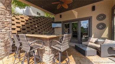 In The Villages at Shawnee Bend, this Lakefront estate blends - photo 9