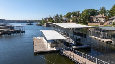 In The Villages at Shawnee Bend, this Lakefront estate blends - photo 10