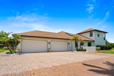 This Gorgeous Custom Built Lakefront Home on a 3.3 Acre Estate - photo 2
