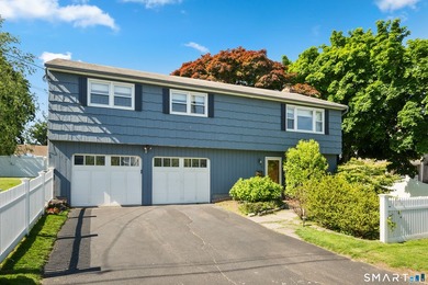 Welcome home to this charming and beautifully maintained - photo 1