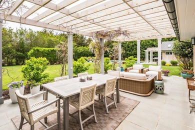 Set on a quiet street in the Montclair Colony section of Shelter - photo 4