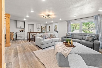 Welcome to this beautifully updated 3,850 sq ft home offering - photo 12