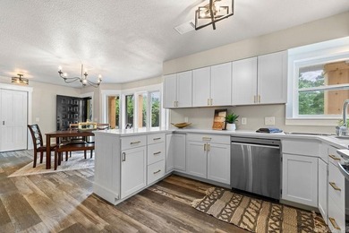 Welcome to this beautifully updated 3,850 sq ft home offering - photo 14