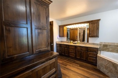3 bed, 2 bath home near Arbuckle Lake! Open-concept living and - photo 16
