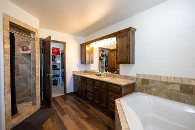 3 bed, 2 bath home near Arbuckle Lake! Open-concept living and - photo 17
