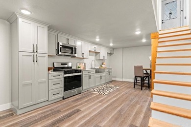 Welcome to this beautifully updated 3,850 sq ft home offering - photo 20