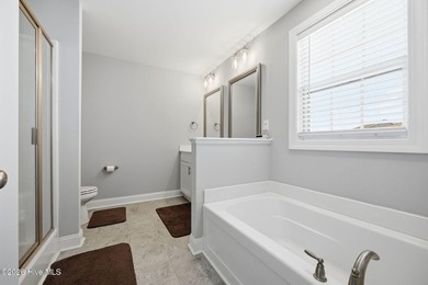 Beautifully maintained 3-bedroom, 2.5-bath luxury townhome - photo 25