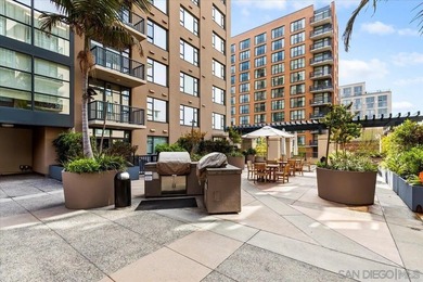 Nestled in the heart of the vibrant Gaslamp Quarter, this - photo 29