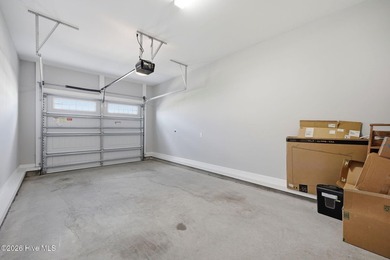 Beautifully maintained 3-bedroom, 2.5-bath luxury townhome - photo 33