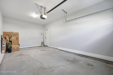 Beautifully maintained 3-bedroom, 2.5-bath luxury townhome - photo 34