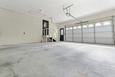 Welcome to this beautifully updated 3,850 sq ft home offering - photo 41