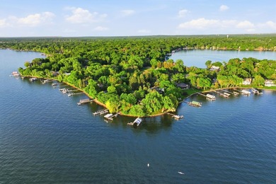 One of the finest lots on Lake Minnetonka, this extraordinary - photo 2