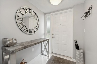 Totally renovated, updated condo detailed in beautiful neutral - photo 4