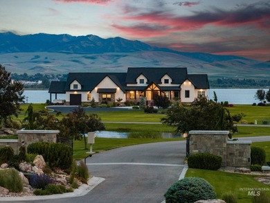 Lakeside luxury meets self sustaining lifestyle! Enjoy luxury - photo 3