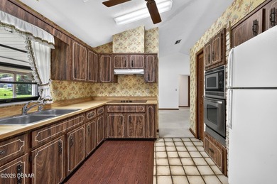 Welcome home to this beautifully maintained 3-bedroom, 2-bath - photo 14