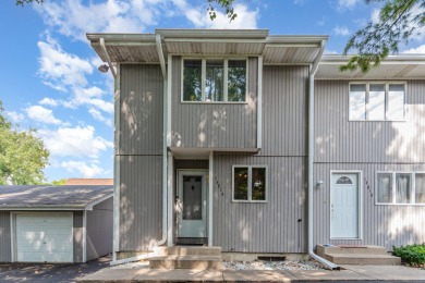Lake Townhome/Townhouse For Sale in Plainfield, Illinois