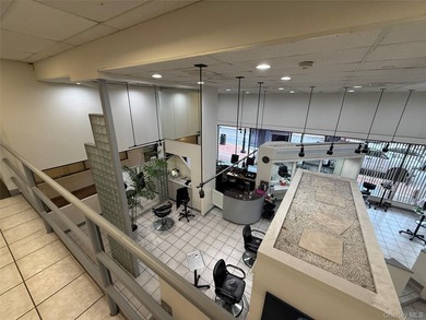 Established Salon Space - Prime Glen Cove Location Rare - photo 4
