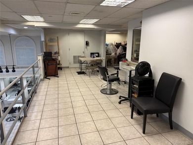 Established Salon Space - Prime Glen Cove Location Rare - photo 9