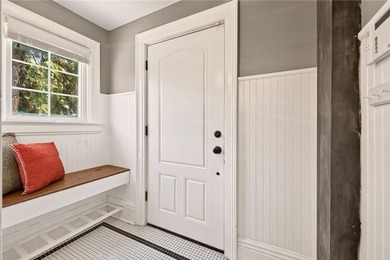 Welcome to this picture-perfect Colonial in the heart of the - photo 21