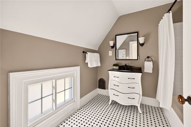 Welcome to this picture-perfect Colonial in the heart of the - photo 23