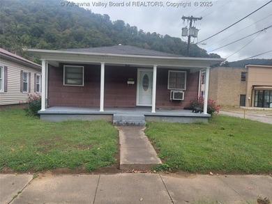 Kanawha River Home For Sale in Montgomery West Virginia