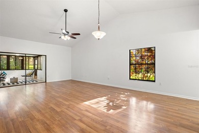 Location, Location, Location and pet friendly. Spacious and - photo 11