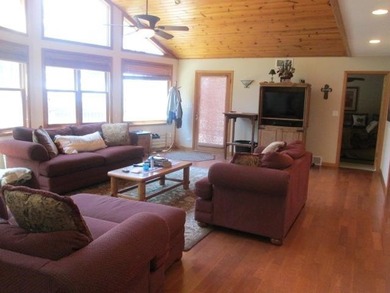 Escape to the beautiful lake view in this spacious 3 BR, 2 Bath - photo 11