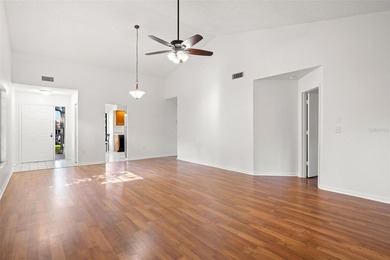 Location, Location, Location and pet friendly. Spacious and - photo 12