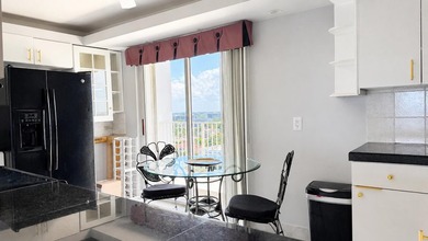 Direct oceanfront on the 14th floor of Three Thousand South- a - photo 12