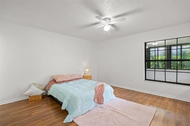 Location, Location, Location and pet friendly. Spacious and - photo 15
