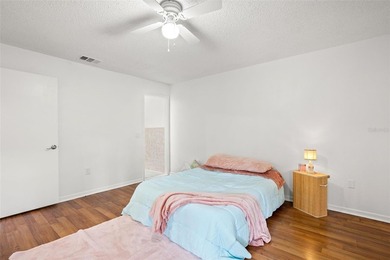 Location, Location, Location and pet friendly. Spacious and - photo 16