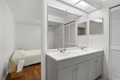 Location, Location, Location and pet friendly. Spacious and - photo 18