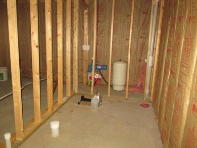 Escape to the beautiful lake view in this spacious 3 BR, 2 Bath - photo 20