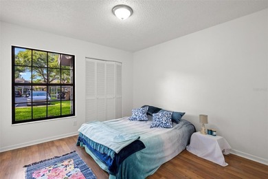 Location, Location, Location and pet friendly. Spacious and - photo 21