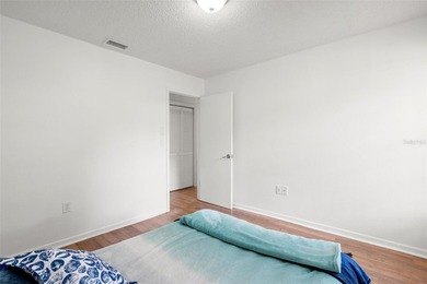 Location, Location, Location and pet friendly. Spacious and - photo 22