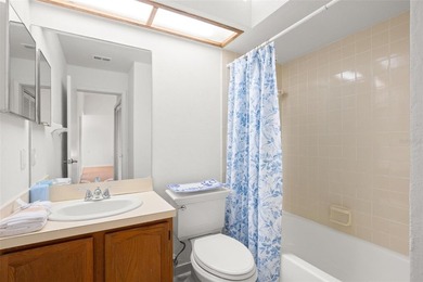 Location, Location, Location and pet friendly. Spacious and - photo 23